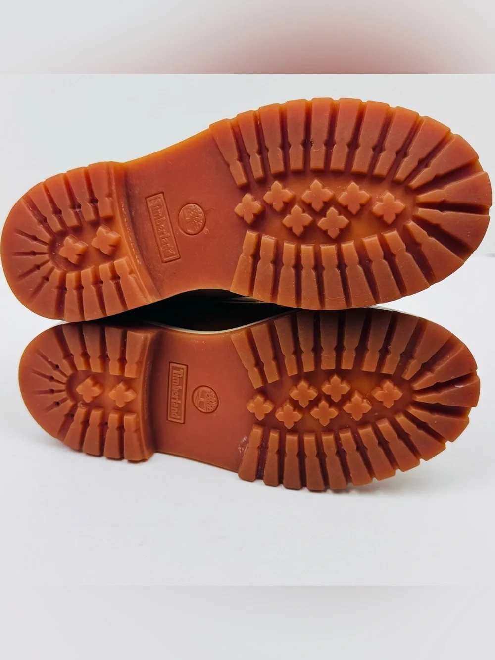 Timberland Kid's Waterproof Boots. Non marking sole. Nubuck leather. Size 2.5.